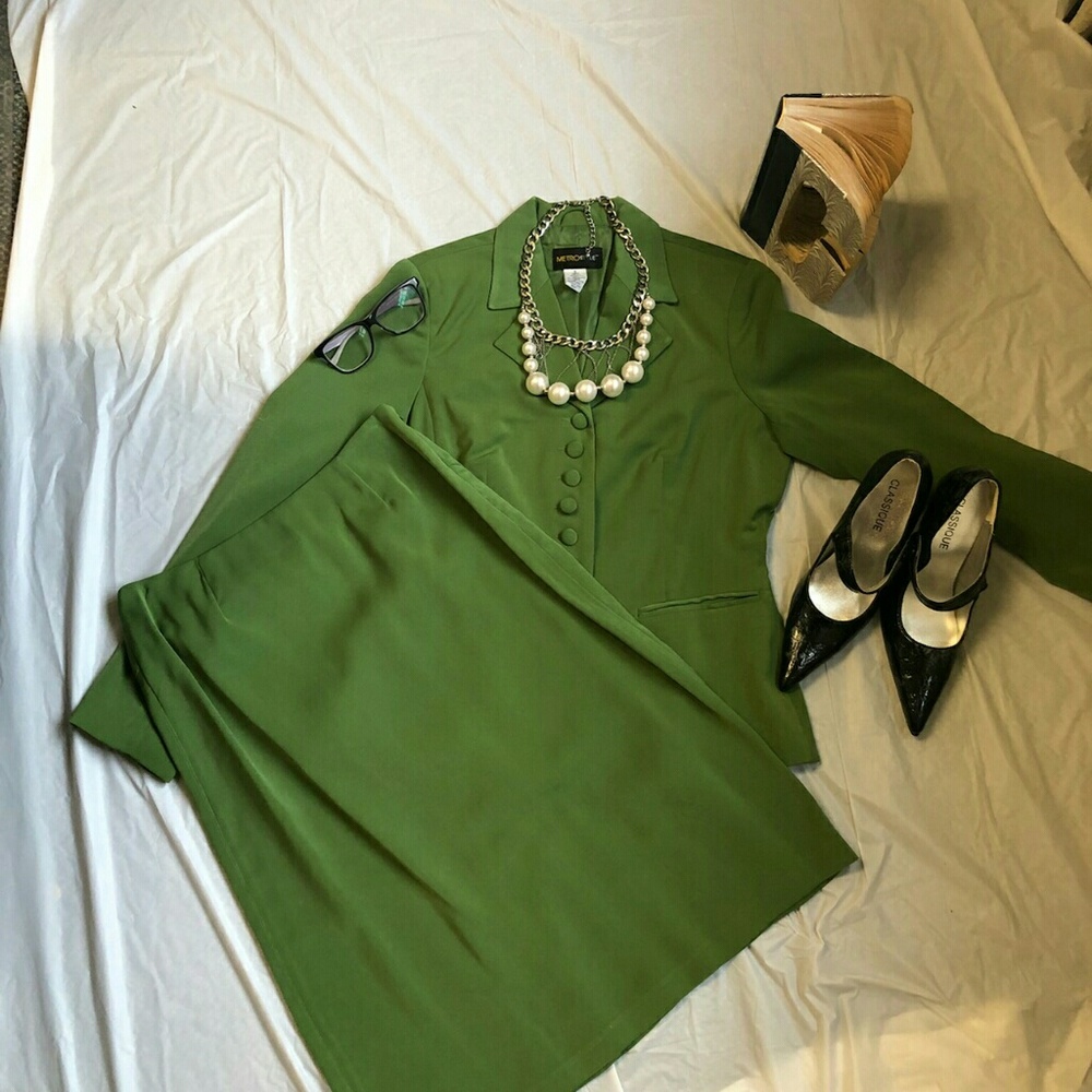 MetroStyle Women's Two Piece Green Suit Size 6 - Picture 4 of 4